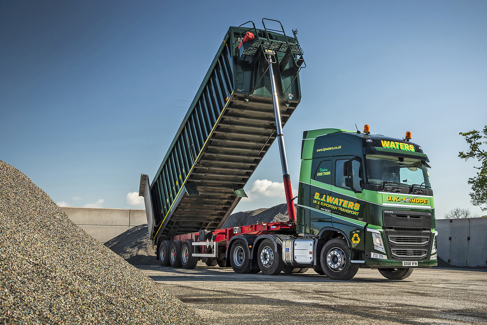 Volvo Trucks Consistent Fuel Economy Returns Go With The Flow At Bj Waters Bulk Tipper Torque
