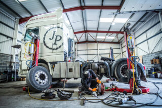 John Petch Transport Feature Bulk & Tipper Issue 18