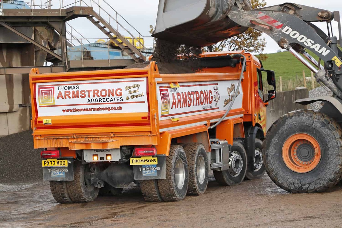 FIRST THOMPSONS / DAF XDC TIPPER JOINS CUMBRIA’S THOMAS ARMSTRONG GROUP