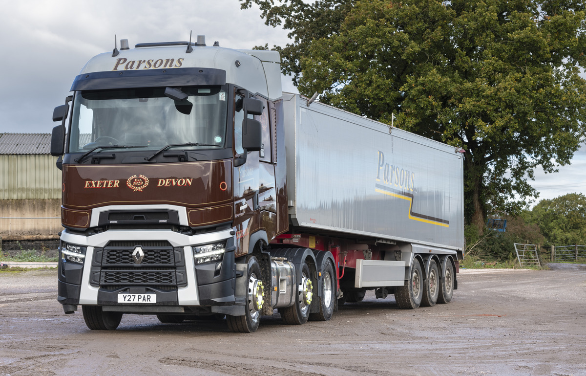 The T520 High, purchased from Sparks Commercial Services in Exeter, joins Parson’s 59-strong mixed fleet on bulk tipper work across the UK.