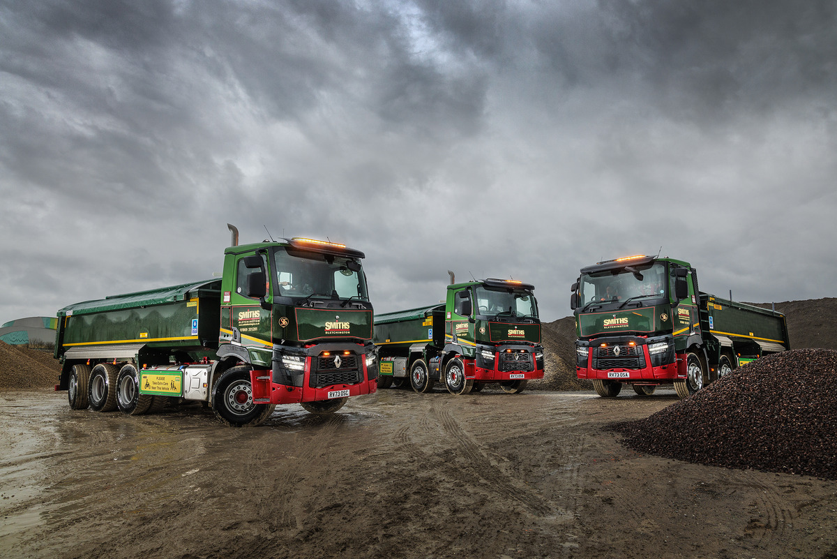 Smiths Bletchington has added the first Tridem to its fleet, a Renault Trucks C440 P8x4*4 Tridem Off Road.