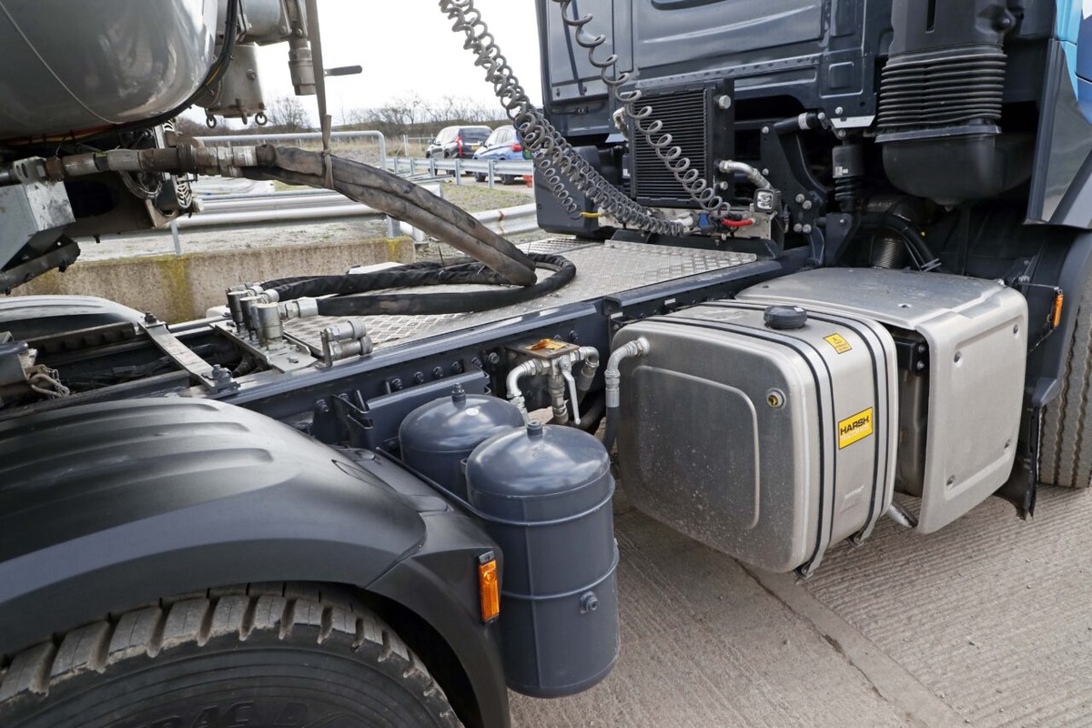 Harsh Hydraulics for 4R's Tag Axle Tankers 
